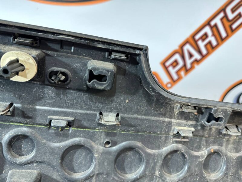 LR125980 Front right door molding Range Rover L405 (2013-2021) Used - Image 16