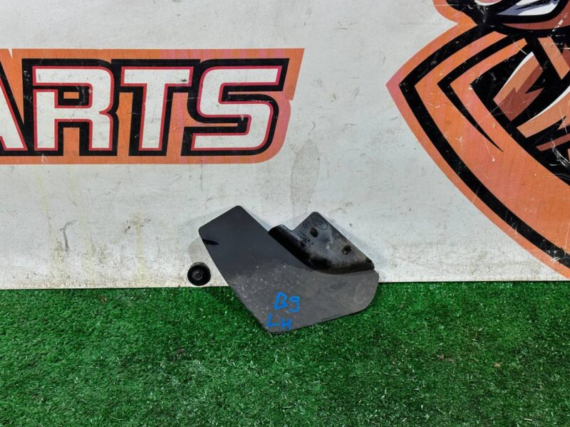 LR138505 Ventilation deflector rear fender liner left Range Rover Evoque New L551 (2019-) used cost 18 € in stock 2 pcs.