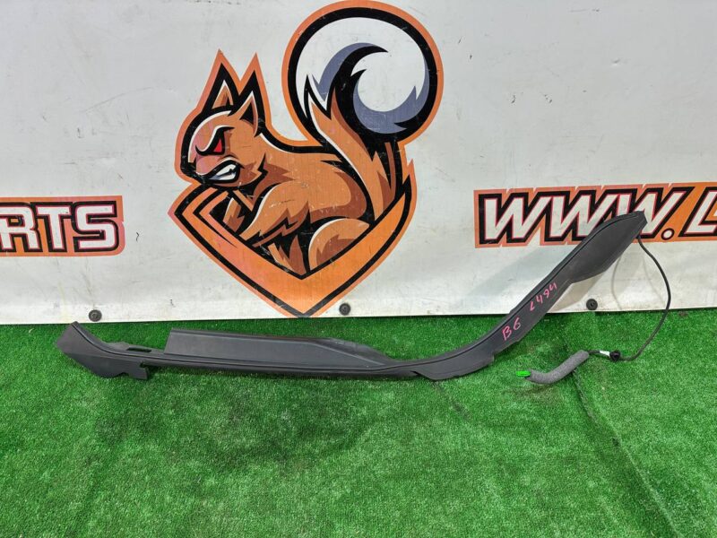 LR139421 Trunk lid molding right Range Rover Sport L494 (2014-2022) Used cost 50 € in stock 3 pcs.