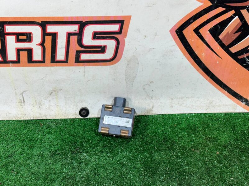 LR140939 Cruise control sensor front Range Rover Velar L560 (2018-) used cost 700 € in stock 1 pcs.
