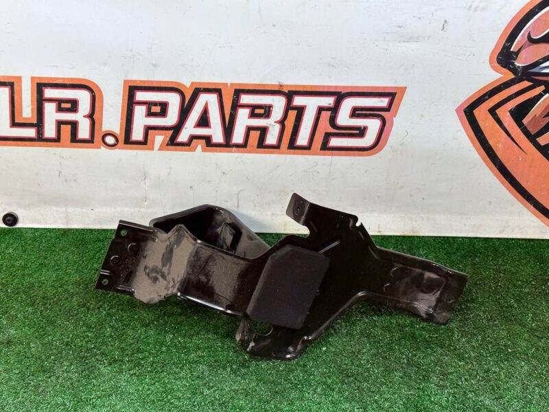 LR141093 Bracket for fuel vapor absorber Range Rover Velar L560 (2018-) used cost 65 € in stock 1 pcs.