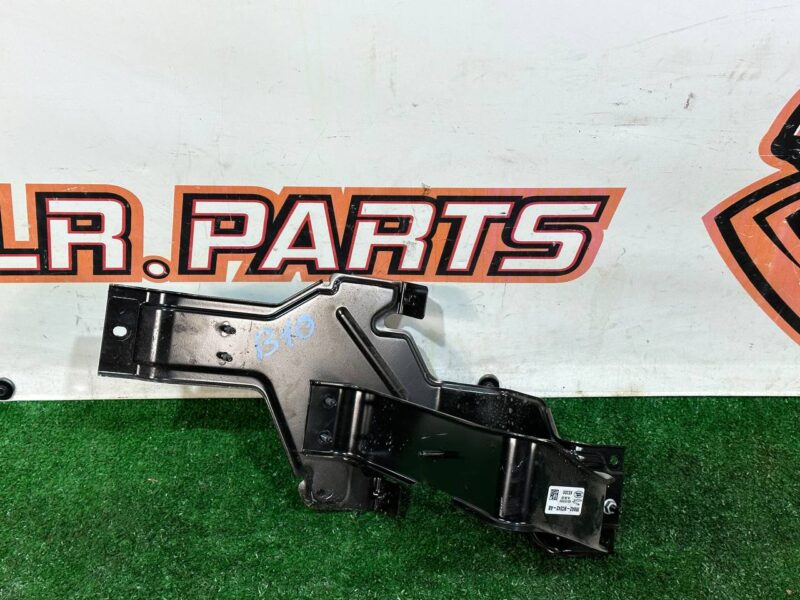 LR141093 Bracket for fuel vapor absorber Range Rover Velar L560 (2018-) used cost 65 € in stock 1 pcs.