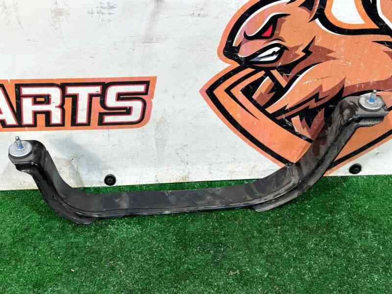 LR141263 Used Range Rover Velar L560 (2018-) Fuel Tank Bracket cost 35 € in stock 1 pcs.