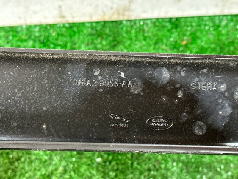 LR141263 Used Range Rover Velar L560 (2018-) Fuel Tank Bracket cost 35 € in stock 1 pcs.