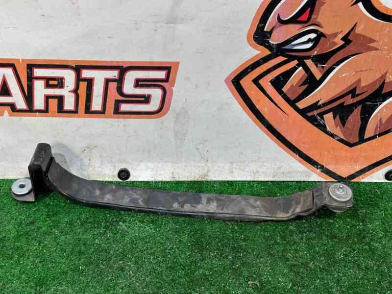 LR141264 Fuel tank bracket left Range Rover Velar L560 (2018-) used cost 20 € in stock 1 pcs.