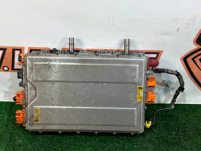 LR141318 Used Range Rover Velar L560 (2018-) HV Battery Control Module cost 800 € in stock 1 pcs.