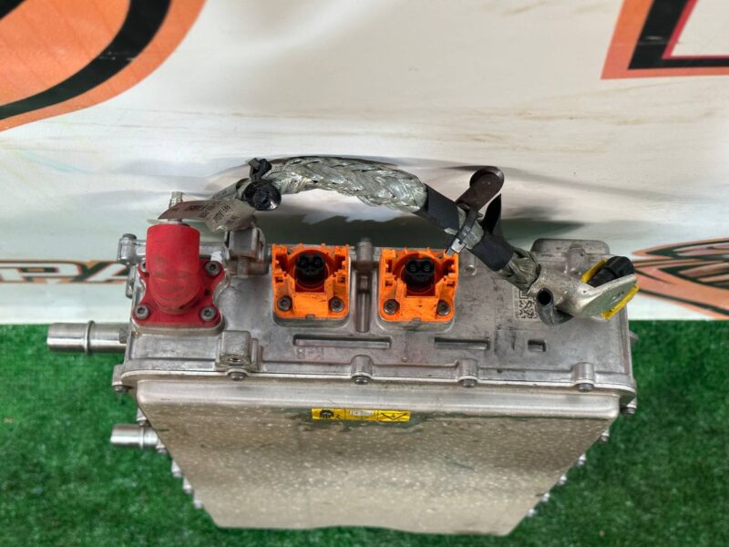 LR141318 Used Range Rover Velar L560 (2018-) HV Battery Control Module cost 800 € in stock 1 pcs.