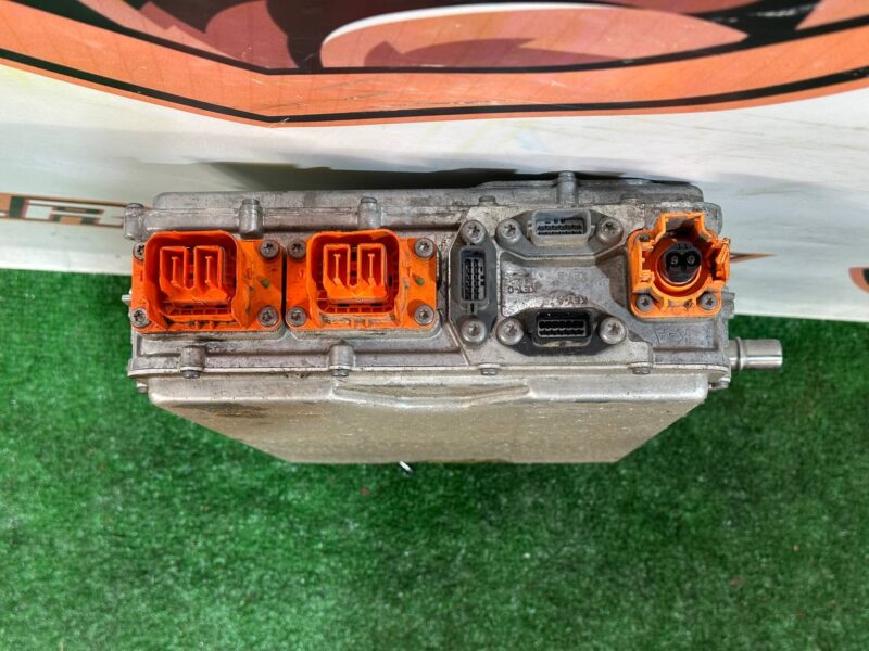 LR141318 Used Range Rover Velar L560 (2018-) HV Battery Control Module cost 800 € in stock 1 pcs.