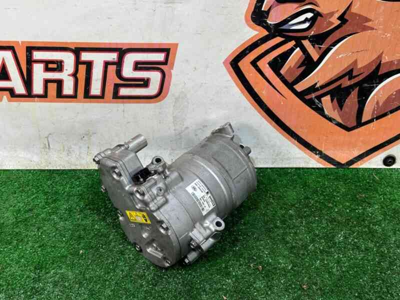 LR141722 Air conditioner compressor Range Rover Velar L560 (2018-) used cost 700 € in stock 1 pcs.
