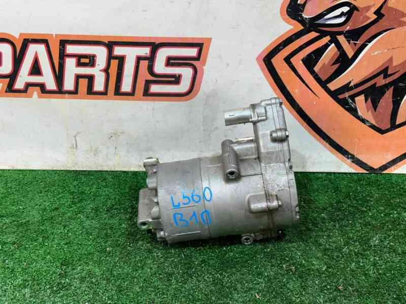 LR141722 Air conditioner compressor Range Rover Velar L560 (2018-) used cost 700 € in stock 1 pcs.