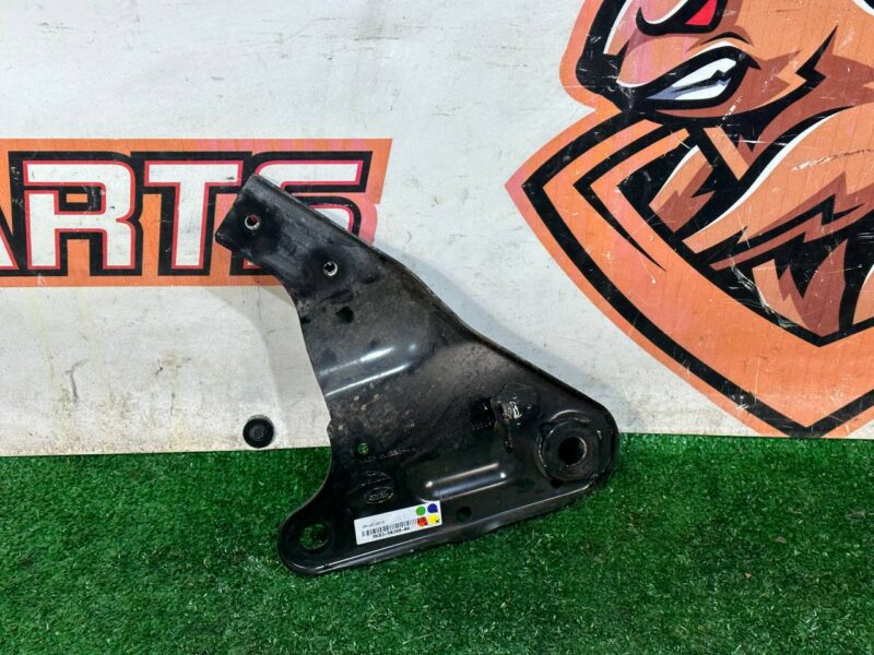 LR142032 Reinforcement of the front beam right upper Range Rover Velar L560 (2018-) used cost 40 € in stock 2 pcs.