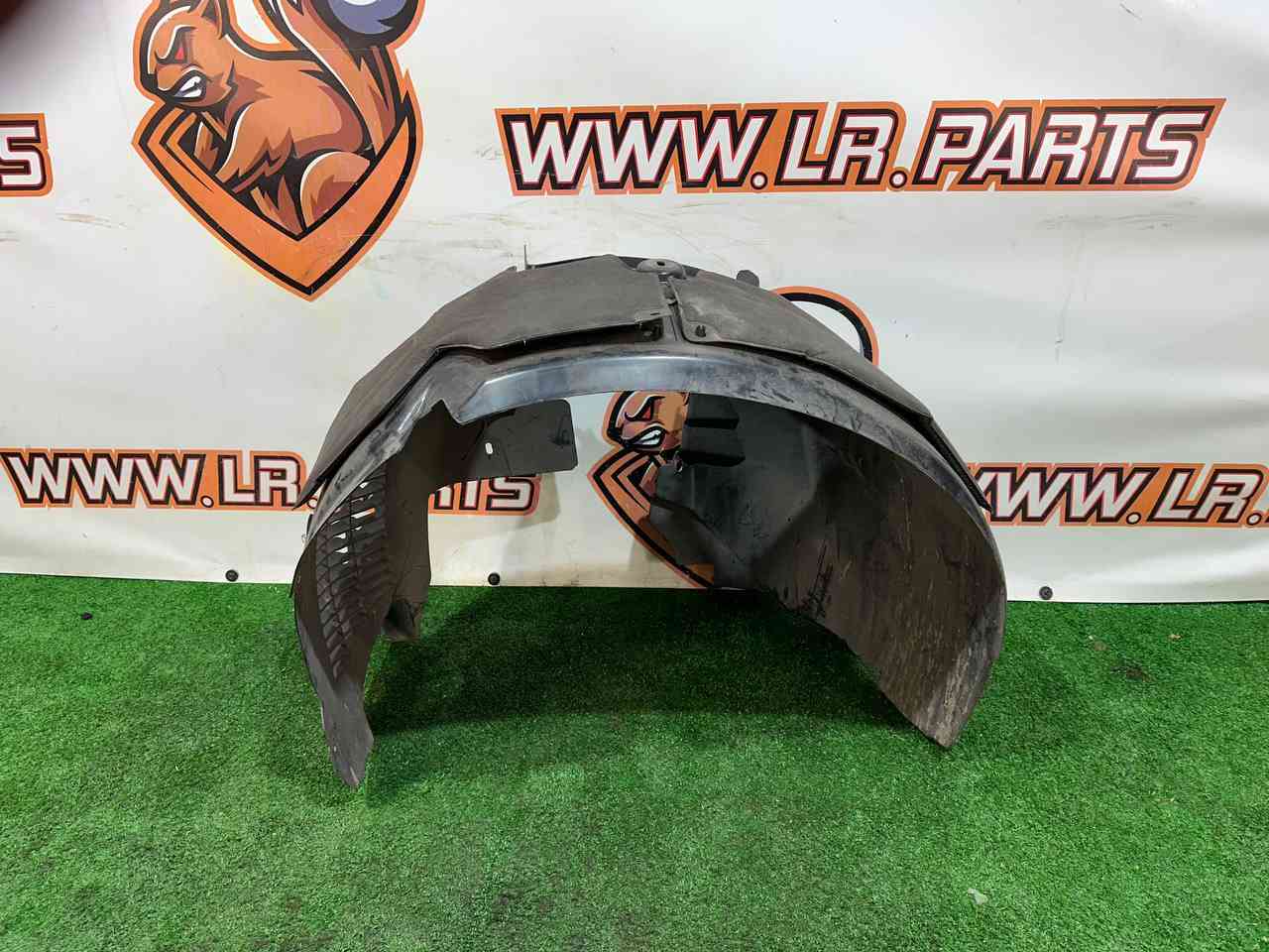 LR142090 Front left mudguard Range Rover Velar L560 (2018-) Used - Image 14