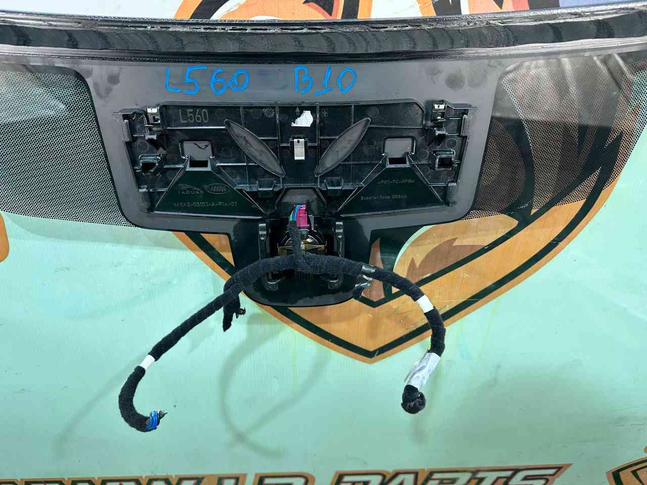 LR142815 Windshield glass Range Rover Velar L560 (2018-) used cost € in stock 1 pcs.