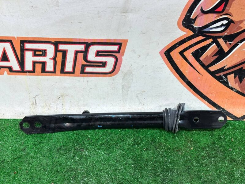 LR142870 Cup strut right Range Rover Velar L560 (2018-) used cost 15 € in stock 2 pcs.