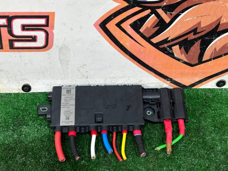 LR144622 Fuse box Range Rover Velar L560 (2018-) USED cost 80 € in stock 1 pcs.