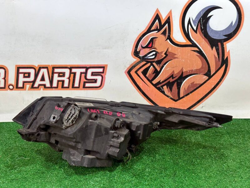 LR144914 Right LED headlight Land Rover Discovery 5 L462 (2017-) Used cost 750 € in stock 1 pcs.
