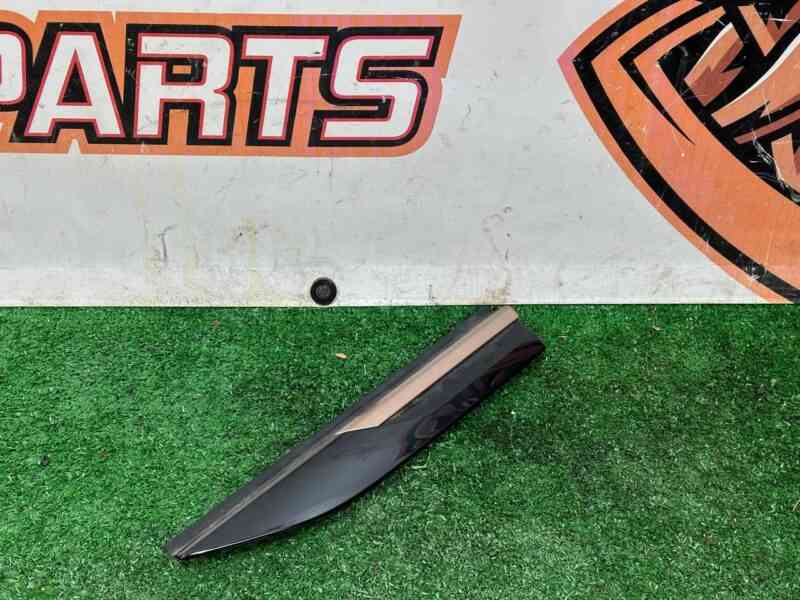 LR153975 Left wing molding Brunel Copper Range Rover Velar L560 (2018-) Used cost 60 € in stock 1 pcs.
