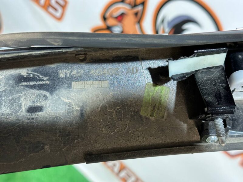 LR161436 Trunk lid molding Land Rover Discovery 5 L462 (2017-) Used cost 70 € in stock 1 pcs.