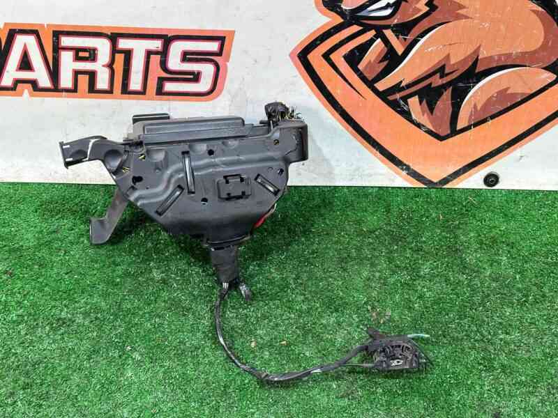 LR165244 Engine compartment fuse box Range Rover Velar L560 (2018-) USED cost 200 € in stock 1 pcs.