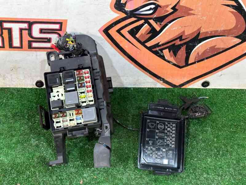 LR165244 Engine compartment fuse box Range Rover Velar L560 (2018-) USED cost 200 € in stock 1 pcs.