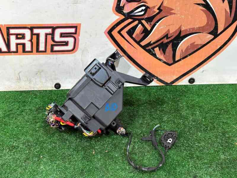 LR165244 Engine compartment fuse box Range Rover Velar L560 (2018-) USED cost 200 € in stock 1 pcs.