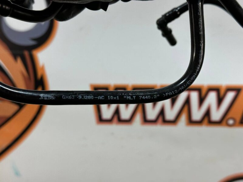 T2H25228 Fuel pipe Jaguar F-Pace X761 (2017-) used cost 180 € in stock 1 pcs.