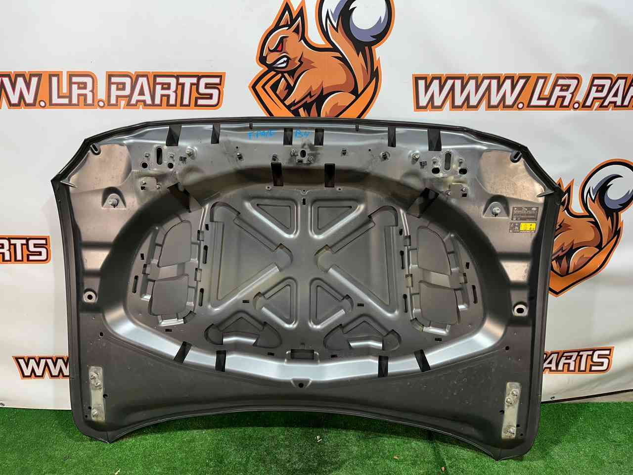 T4A13702 Hood Jaguar F-Pace X761 (2017-) Used cost 750 € in stock 1 pcs.