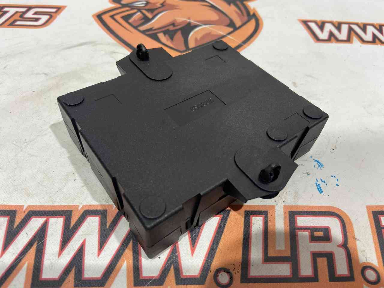 T4A8613 Electronic trunk lid block for Jaguar F-Pace X761 (2017-) Used cost 80 € in stock 1 pcs.