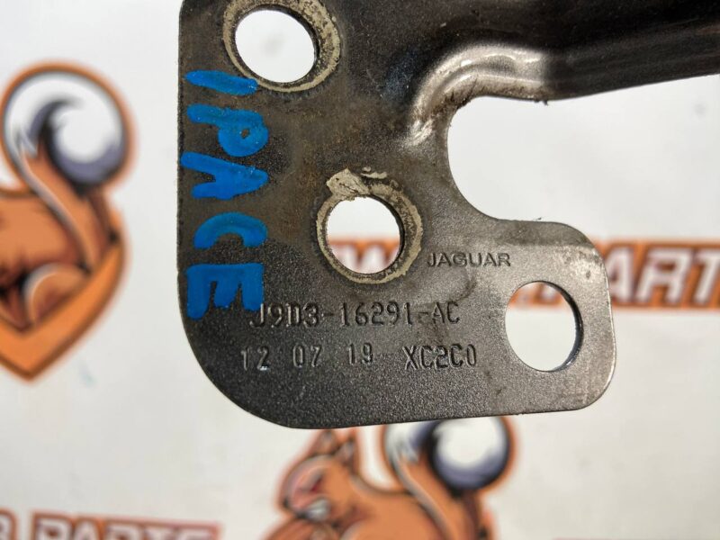 T4K10299 Wing bracket left upper Jaguar I-Pace X590 (2018-) used cost 30 € in stock 3 pcs.