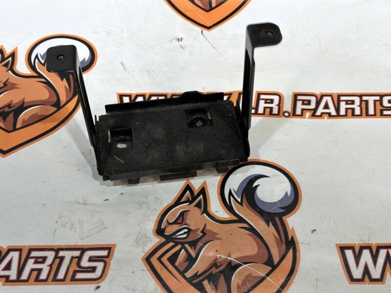 T4K11692 Bracket small battery Jaguar I-Pace X590 (2018-) used cost 20 € in stock 2 pcs.