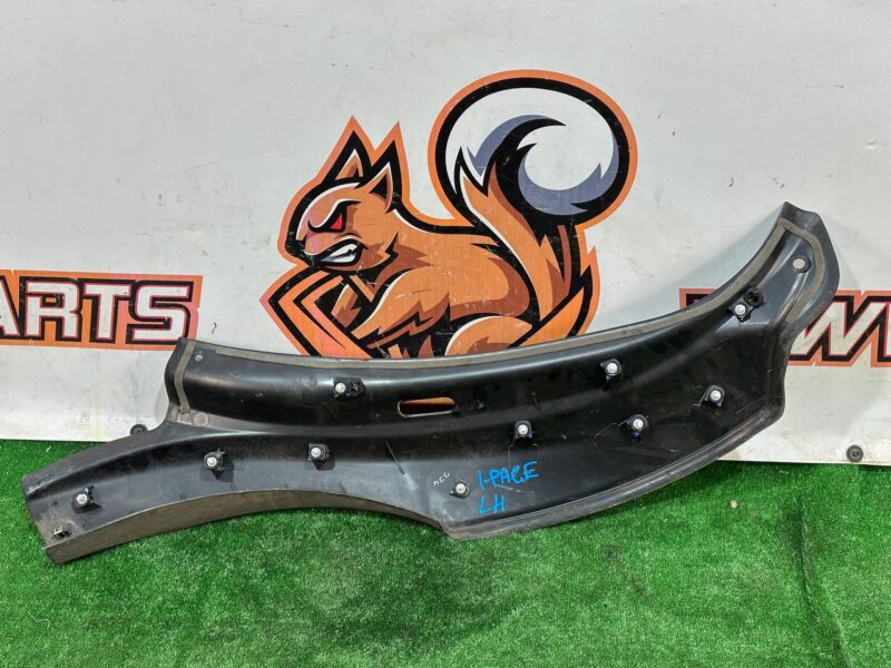 T4K5227 Rear arch molding right Jaguar I-Pace (2018-) Used cost 100 € in stock 3 pcs.