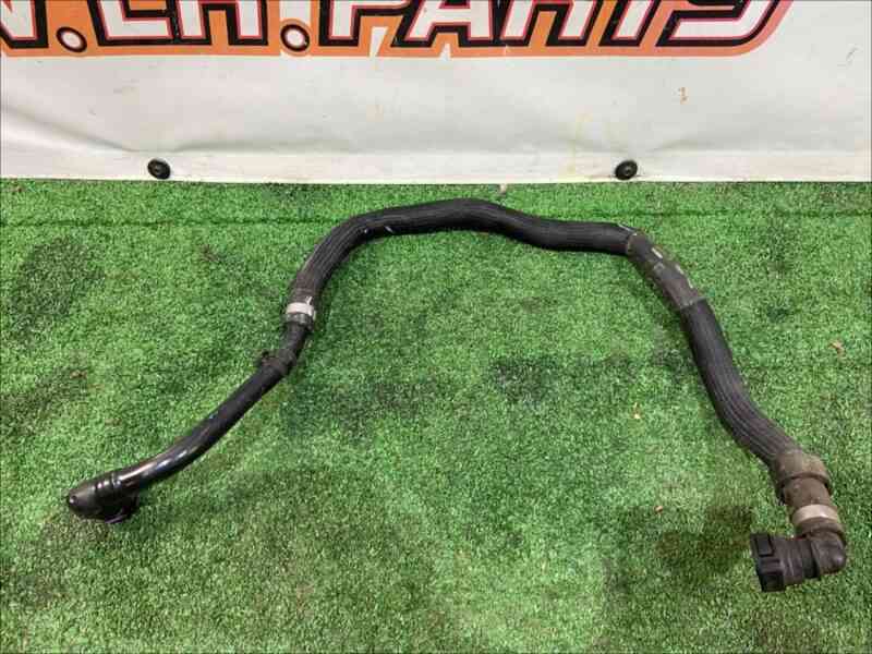 T4K9529 Coolant system hose Jaguar I-Pace (2018-) Used cost 50 € in stock 3 pcs.