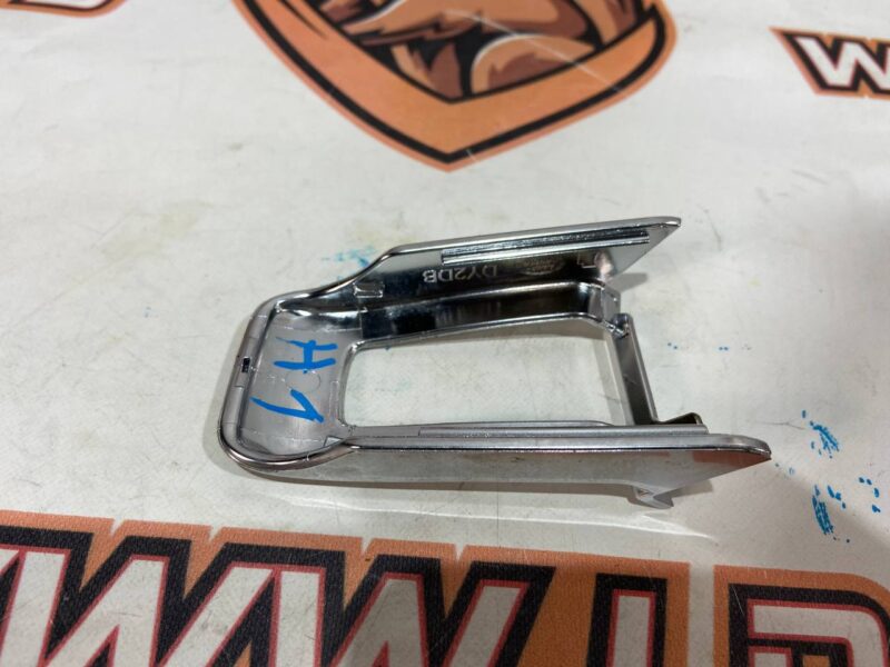 307716710AA Steering wheel molding right Range Rover L405 (2013-2021) used cost 30 € in stock 1 pcs.