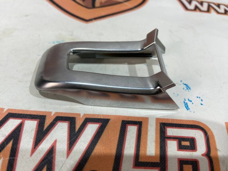 307716710AA Steering wheel molding right Range Rover L405 (2013-2021) used cost 30 € in stock 1 pcs.