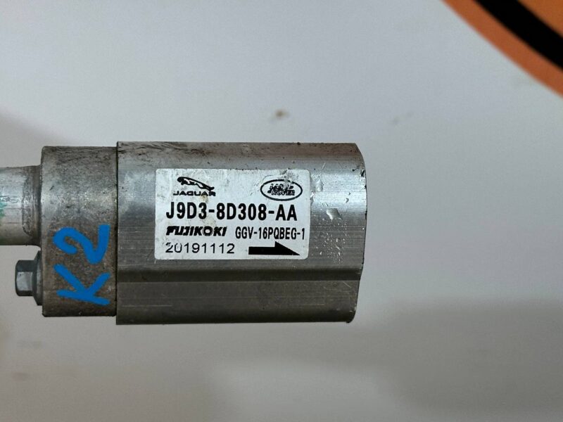 J9D1158 Check valve Jaguar I-Pace X590 (2018-) used cost 85 € in stock 3 pcs.