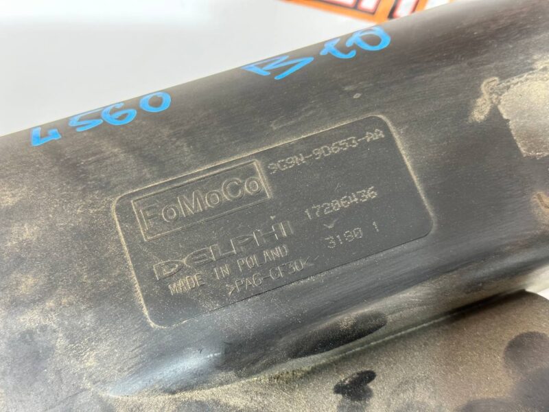 LR027061 Fuel filter housing, Range Rover Velar L560 (2018-) used fuel vapor absorber. cost 150 € in stock 1 pcs.