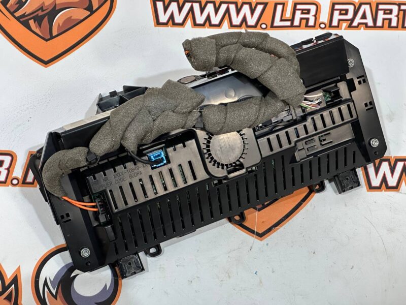 LR033681 Instrument panel TFT Range Rover L405 (2013-2021) Used cost 650 € in stock 2 pcs.