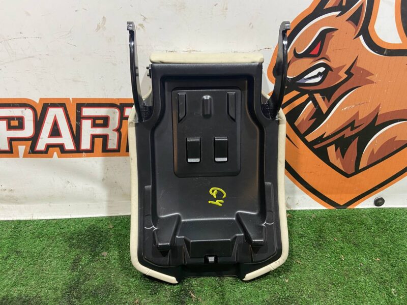 LR037407 Armrest Range Rover L405 (2013-2021) Used cost 150 € in stock 2 pcs.