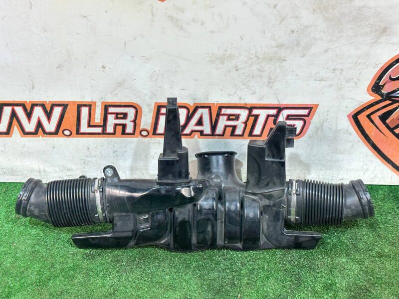 LR041246 Air filter duct to throttle valve Range Rover Sport L494 (2014-2022) Used cost 120 € in stock 3 pcs.