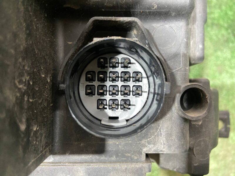 LR046926 Left headlight Range Rover L405 (2013-2021) used cost 500 € in stock 1 pcs.
