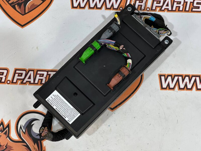 LR048616 Fuse box Range Rover L405 (2013-2021) Used cost 250 € in stock 2 pcs.
