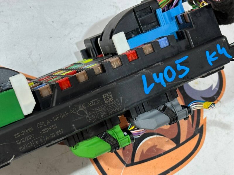 LR048616 Fuse box Range Rover L405 (2013-2021) Used cost 250 € in stock 2 pcs.