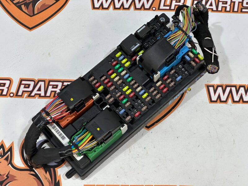 LR048616 Fuse box Range Rover L405 (2013-2021) Used cost 250 € in stock 2 pcs.