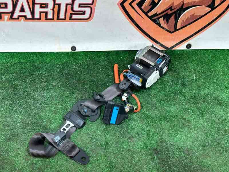 LR057427 Seat belt front left Range Rover L405 (2013-2021) used cost 150 € in stock 1 pcs.