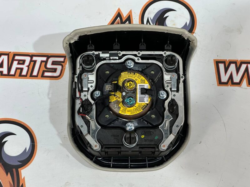 LR062636 Steering wheel airbag Range Rover L405 (2013-2021) Used cost 370 € in stock 3 pcs.