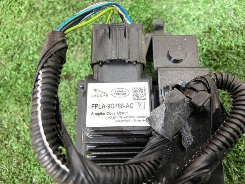 LR062658 Sensor adaptive cruise control Range Rover L405 (2013-2021) used cost 550 € in stock 1 pcs.