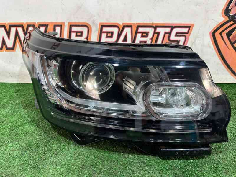 LR067207 Headlight right Range Rover L405 (2013-2021) used cost 400 € in stock 3 pcs.