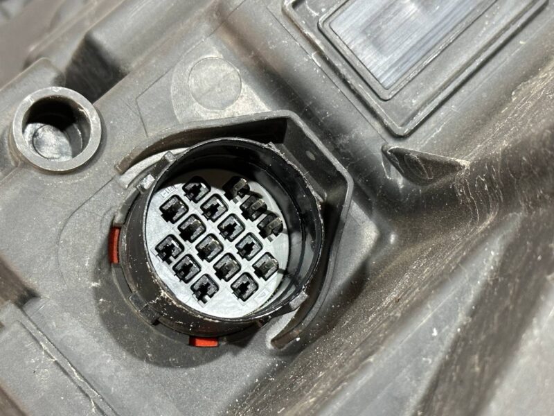LR067207 Headlight right Range Rover L405 (2013-2021) used cost 400 € in stock 3 pcs.