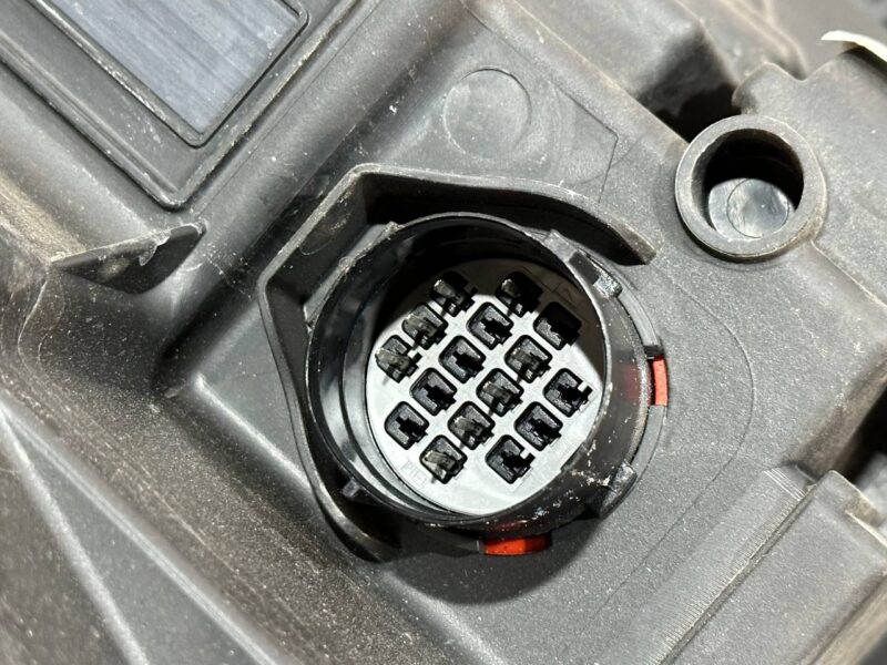 LR067216 Left headlight Range Rover L405 (2013-2021) used cost 400 € in stock 3 pcs.