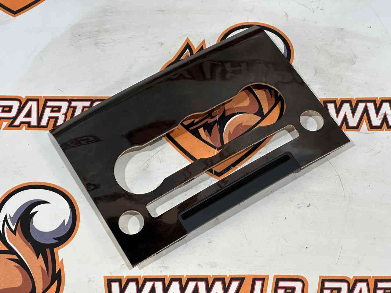 LR067271 Front panel trim Range Rover L405 (2013-2021) Used cost 100 € in stock 3 pcs.